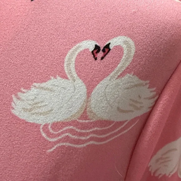 Charming Pink Swan Print Capri Pajama Set Soft - Picture 5 of 7